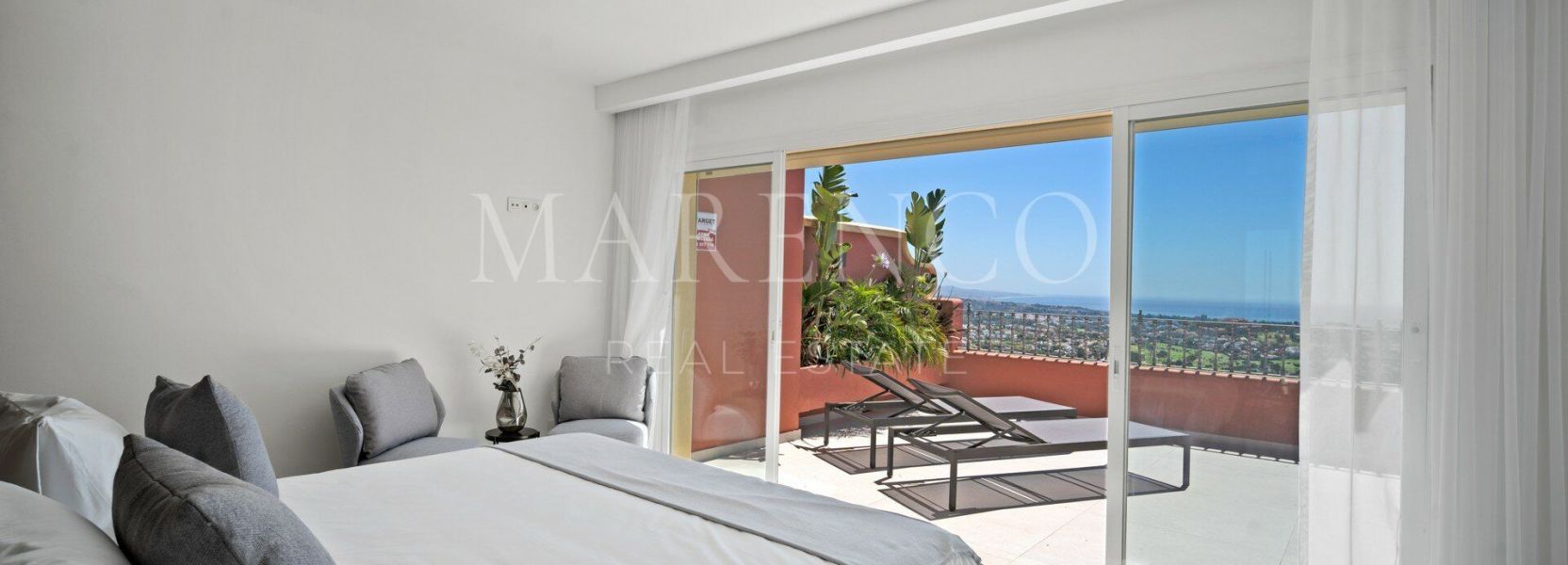 Penthouse  in Monte Halcones, Benahavis