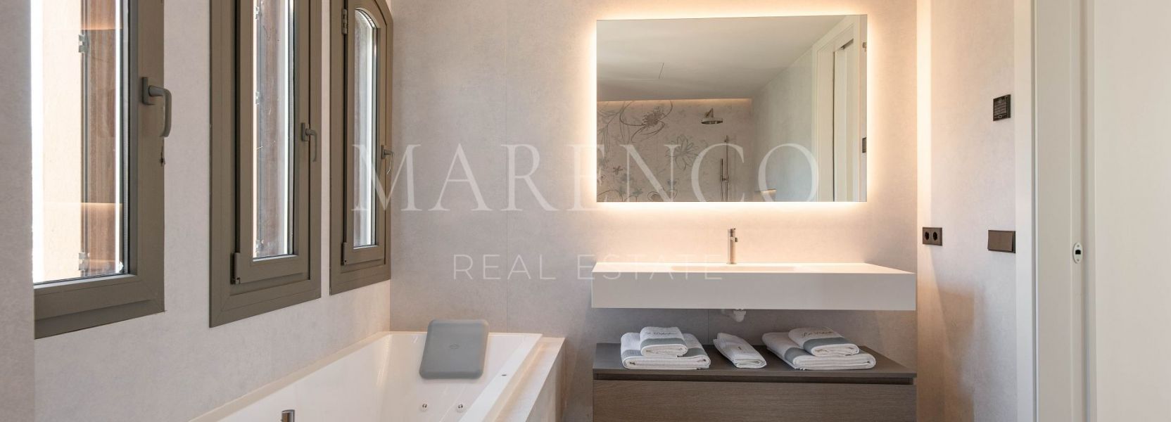 Zweistöckiges Penthouse  in Les Belvederes, Nueva Andalucia, Marbella