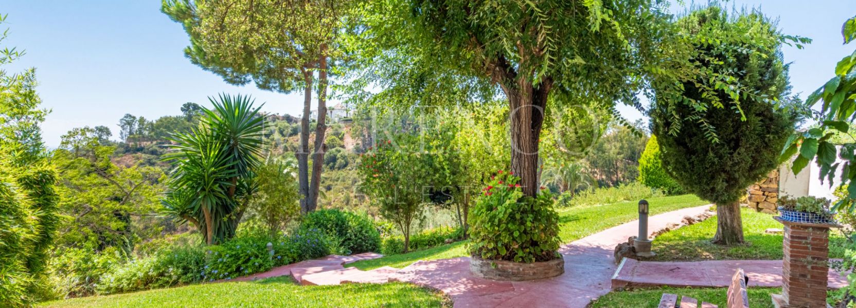 Apartment in Los Almendros, Benahavis