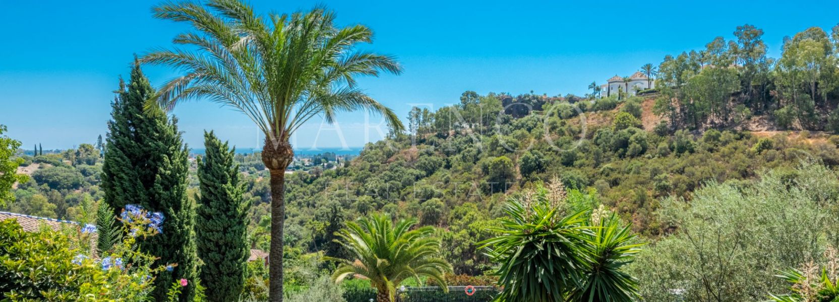 Apartment in Los Almendros, Benahavis