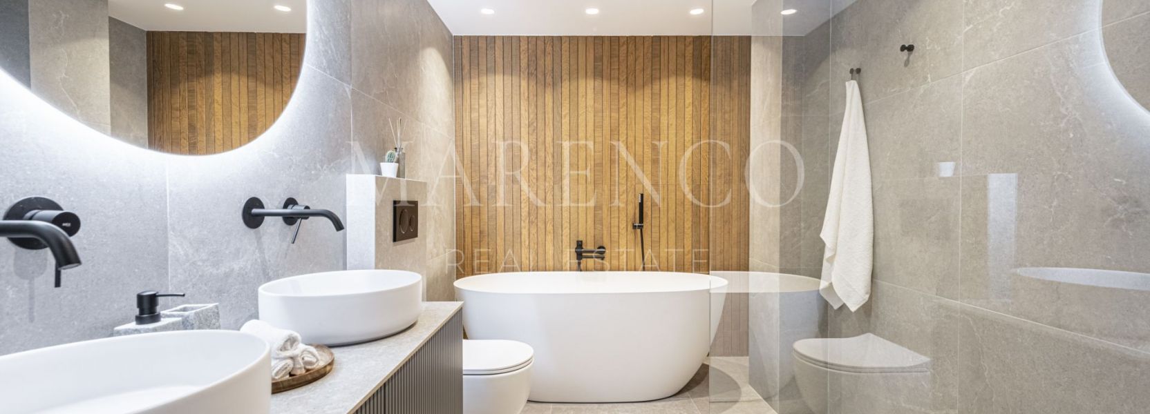 Apartment in Los Almendros, Benahavis