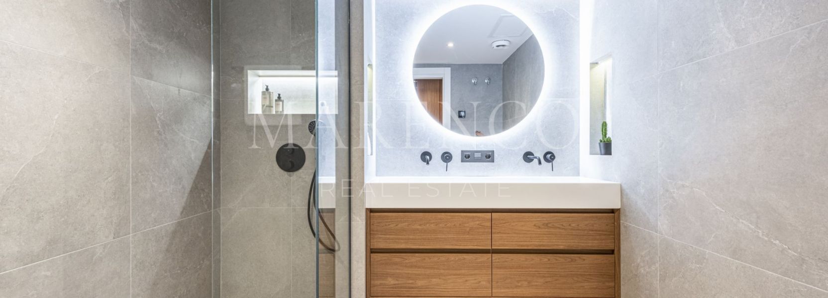 Apartment in Los Almendros, Benahavis