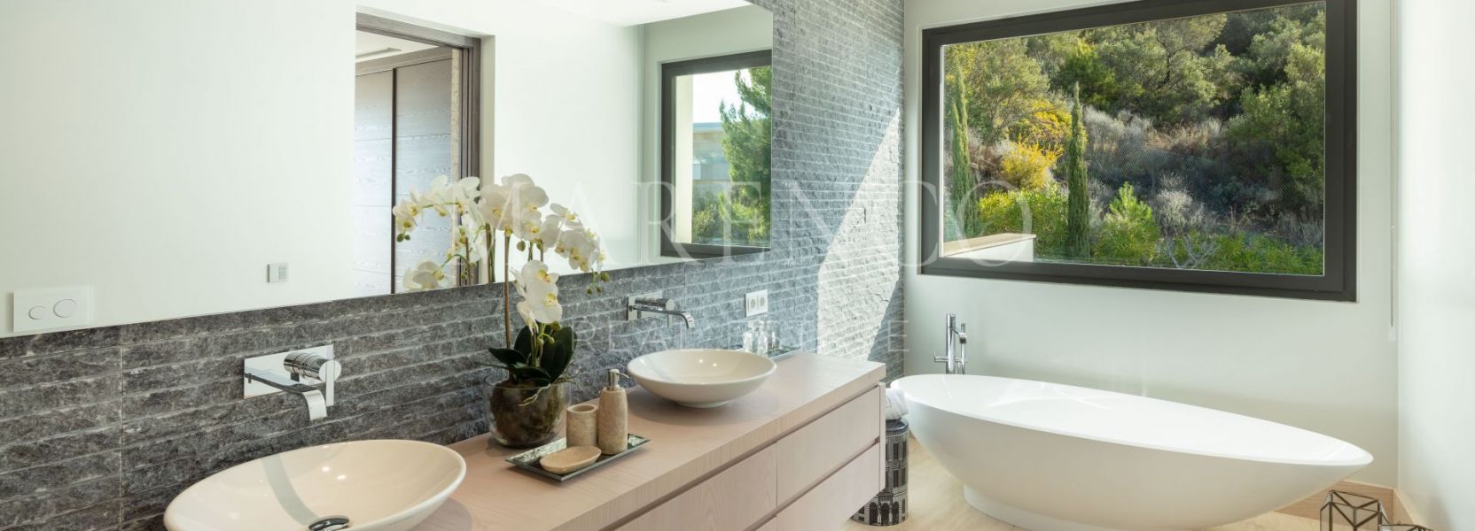 Villa  in Cascada de Camojan, Marbella Golden Mile, Marbella