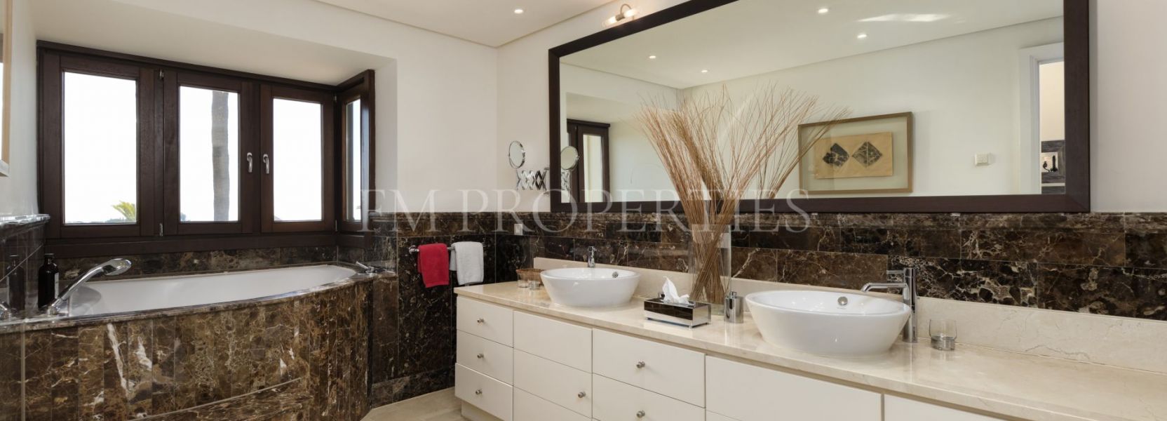 Villa  in Marbella Hill Club, Marbella Goldene Meile, Marbella