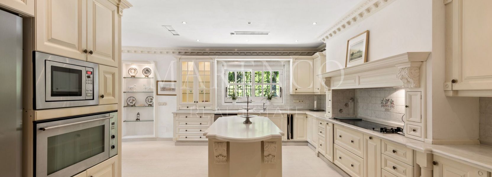 Villa  in Supermanzana H, Nueva Andalucia, Marbella