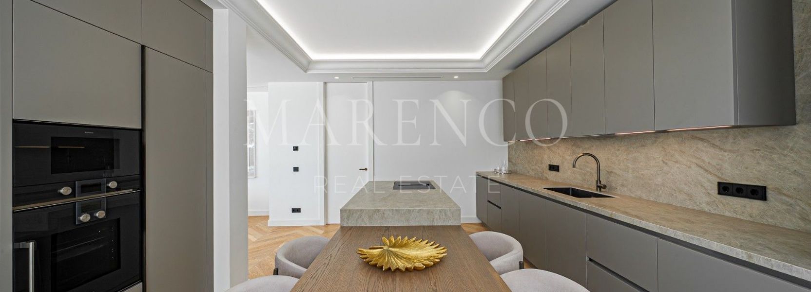 Semi Detached Villa in Marbella Golden Mile, Marbella