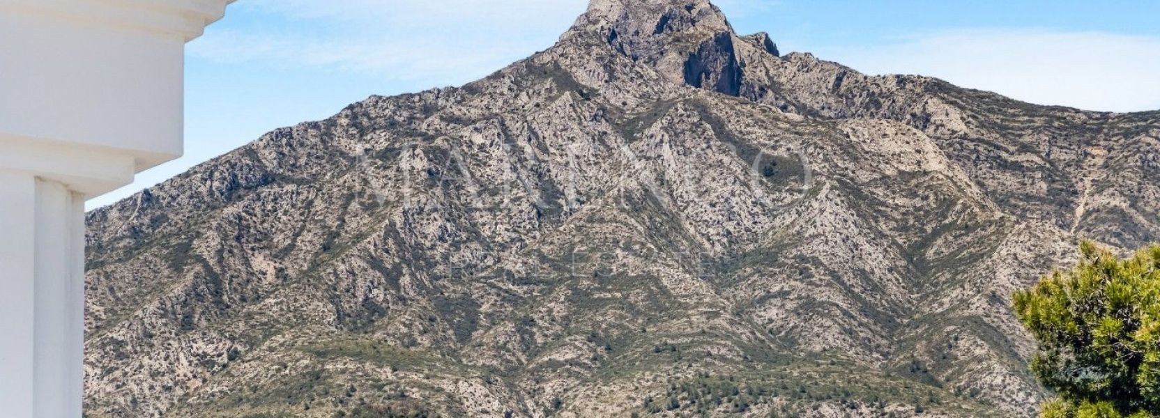 Semi Detached Villa in Marbella Golden Mile, Marbella