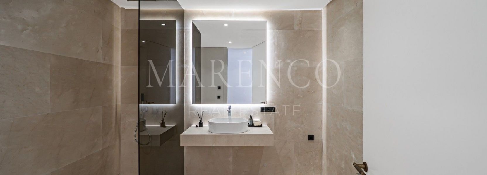 Semi Detached Villa in Marbella Golden Mile, Marbella