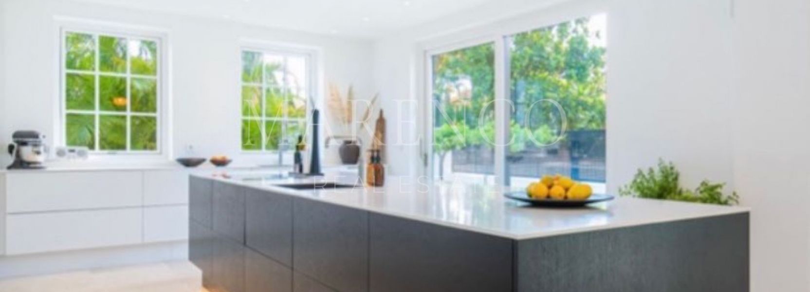 Villa  in Los Monteros, Marbella Ost, Marbella