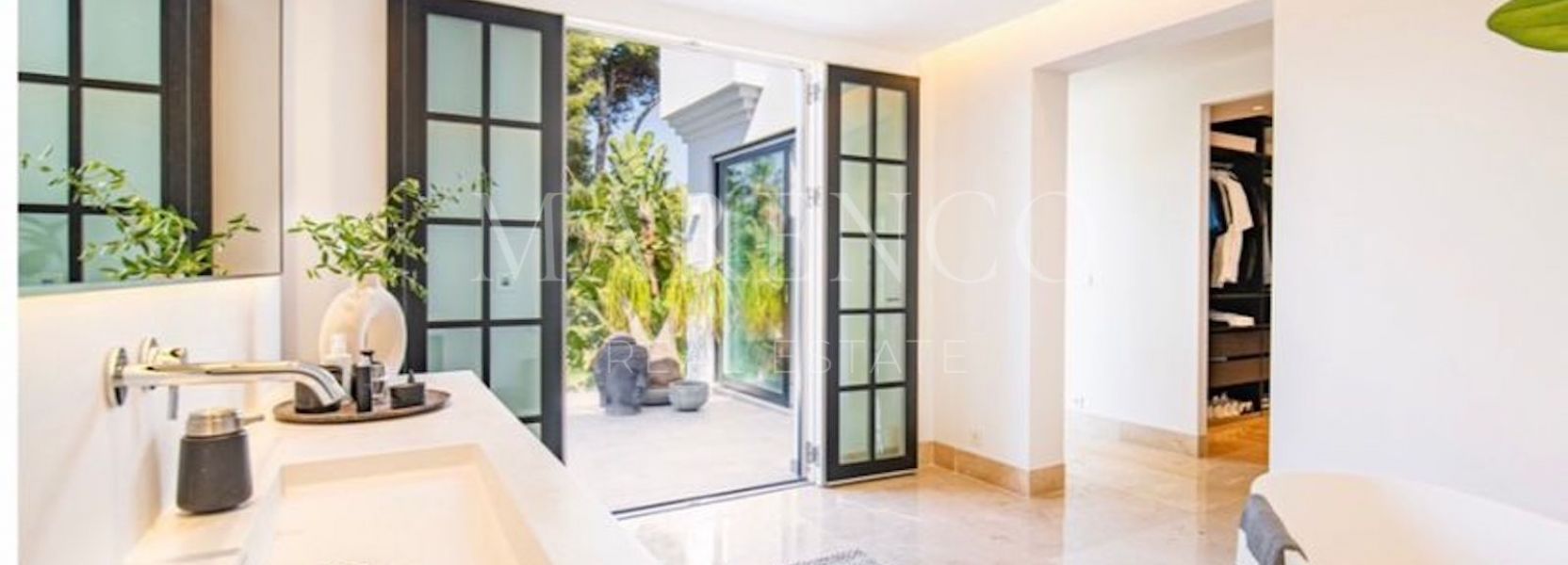 Villa  in Los Monteros, Marbella Ost, Marbella