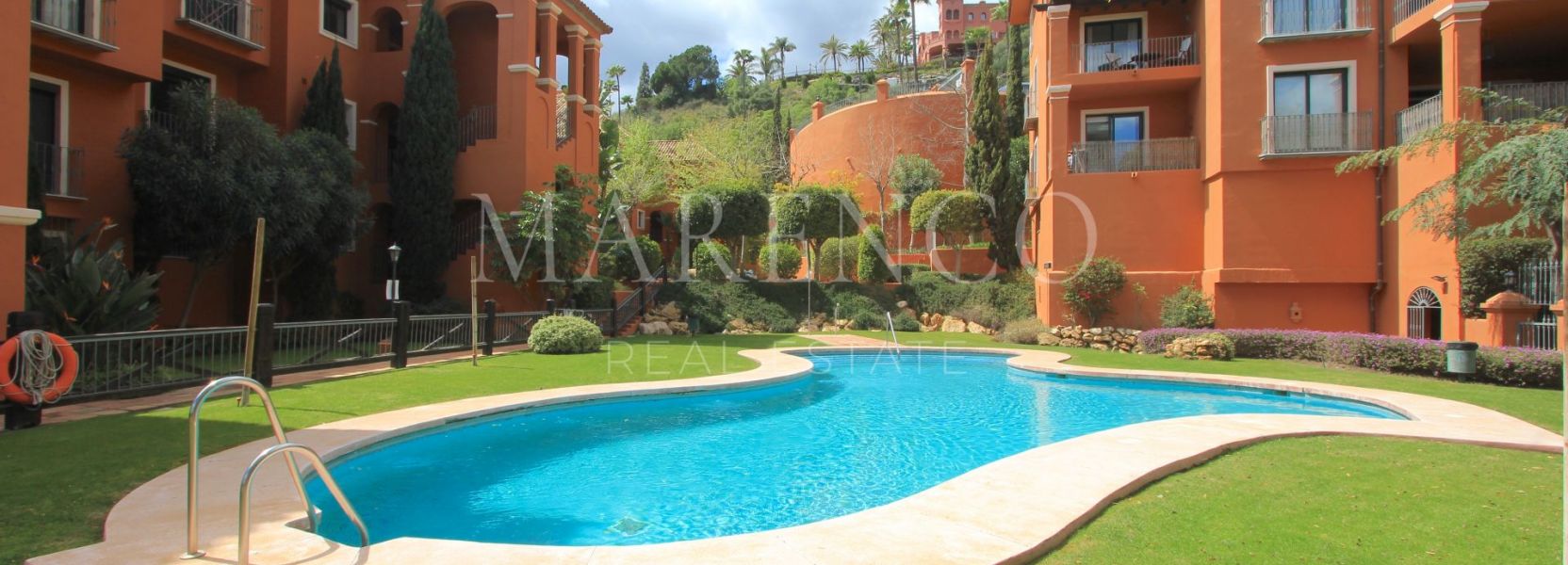 Apartment in Monte Halcones, Benahavis