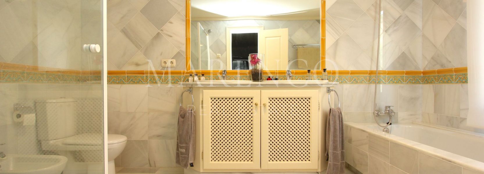 Apartment in Monte Halcones, Benahavis