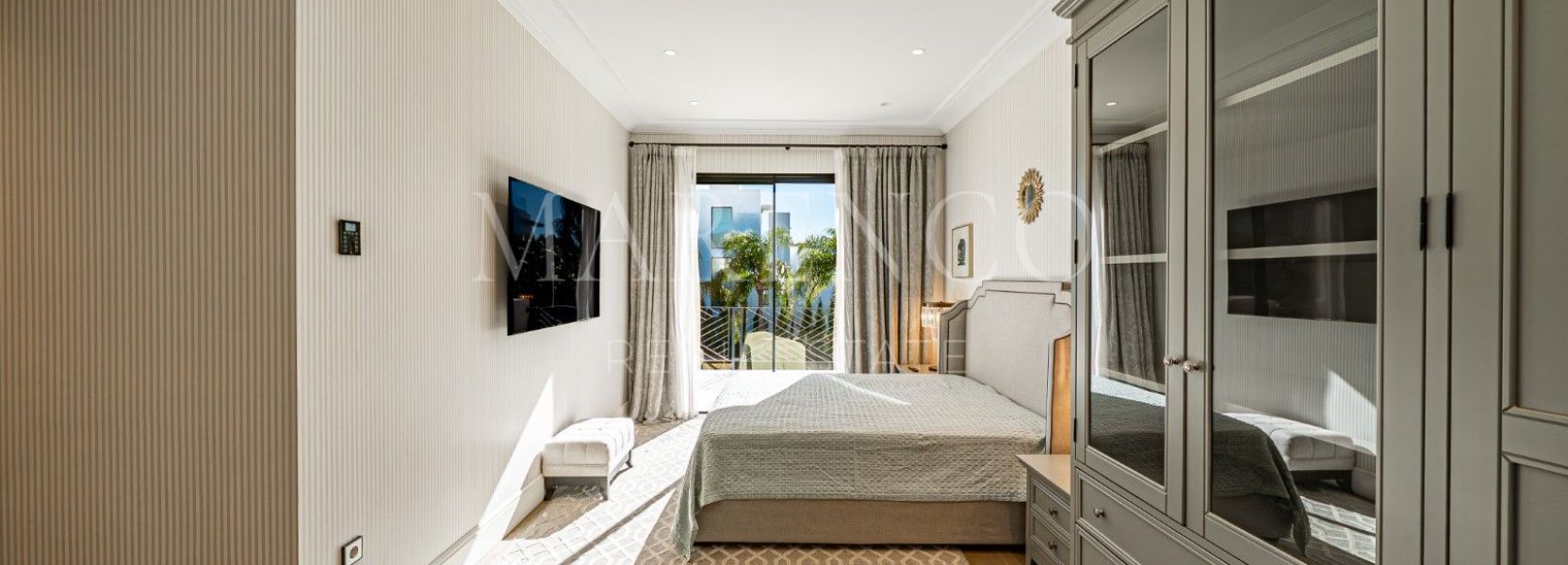 Villa  in Los Flamingos Golf, Benahavis