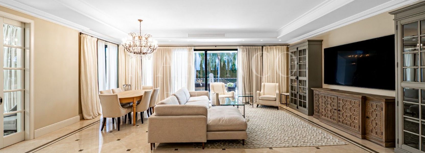 Villa  in Los Flamingos Golf, Benahavis