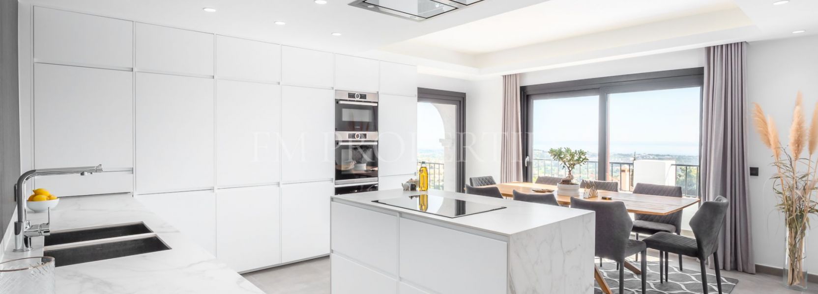 Duplex  en Las Colinas de Marbella, Benahavis