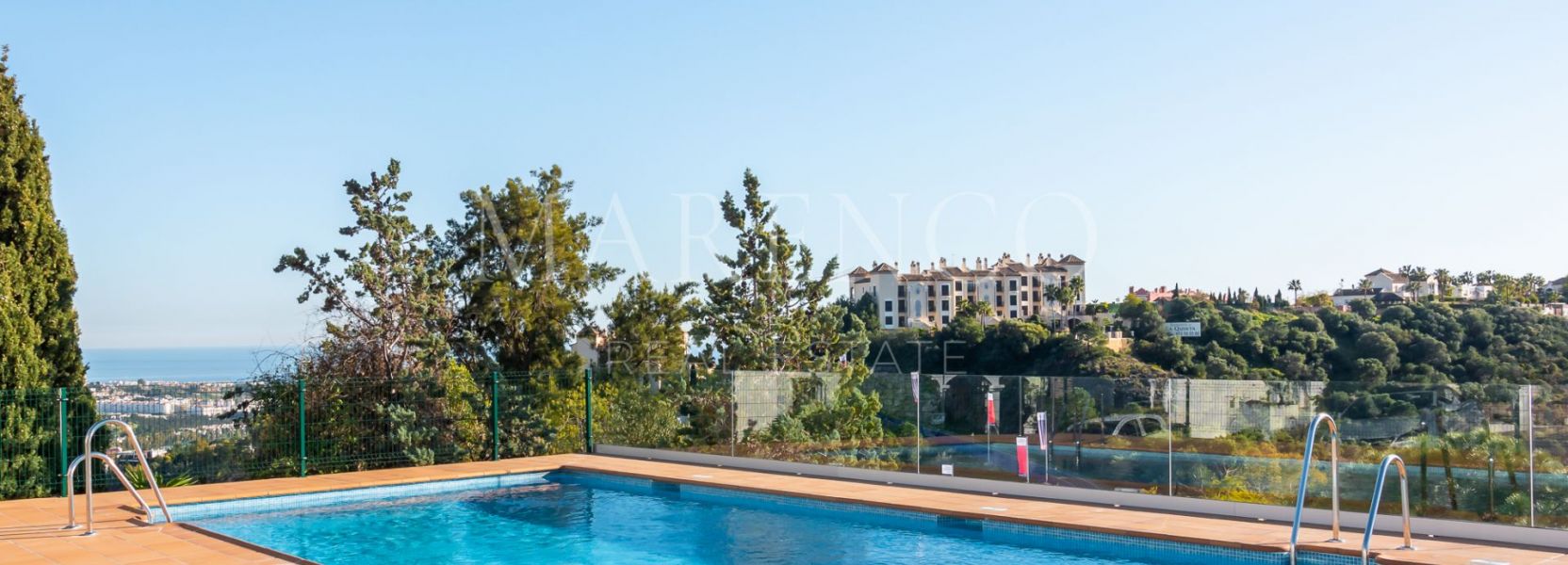 Duplex  à Las Colinas de Marbella, Benahavis
