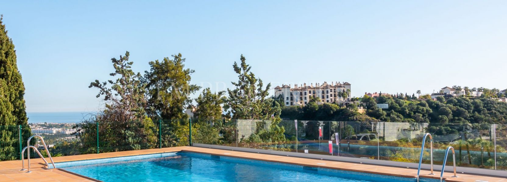 Duplex  en Las Colinas de Marbella, Benahavis