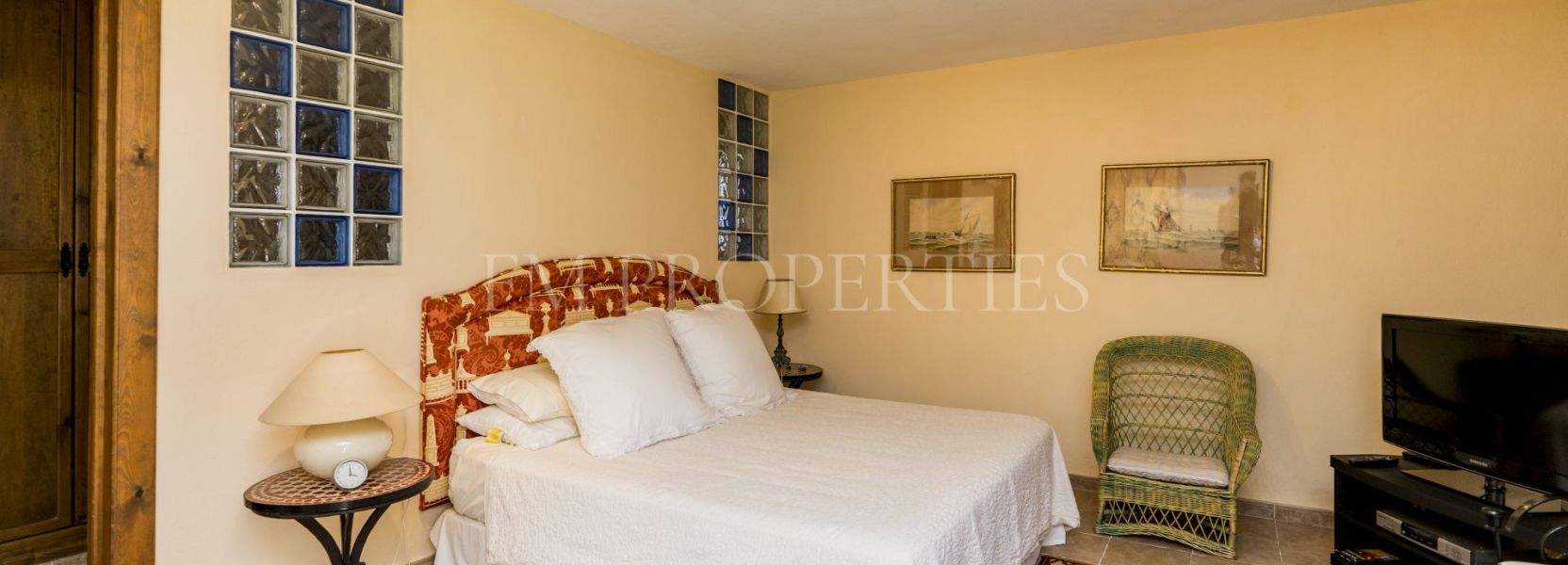 Villa  in Mirador del Paraiso, Benahavis