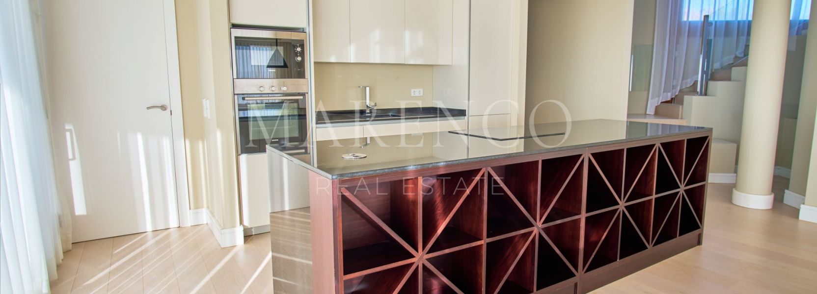 Villa  in Mirador del Paraiso, Benahavis