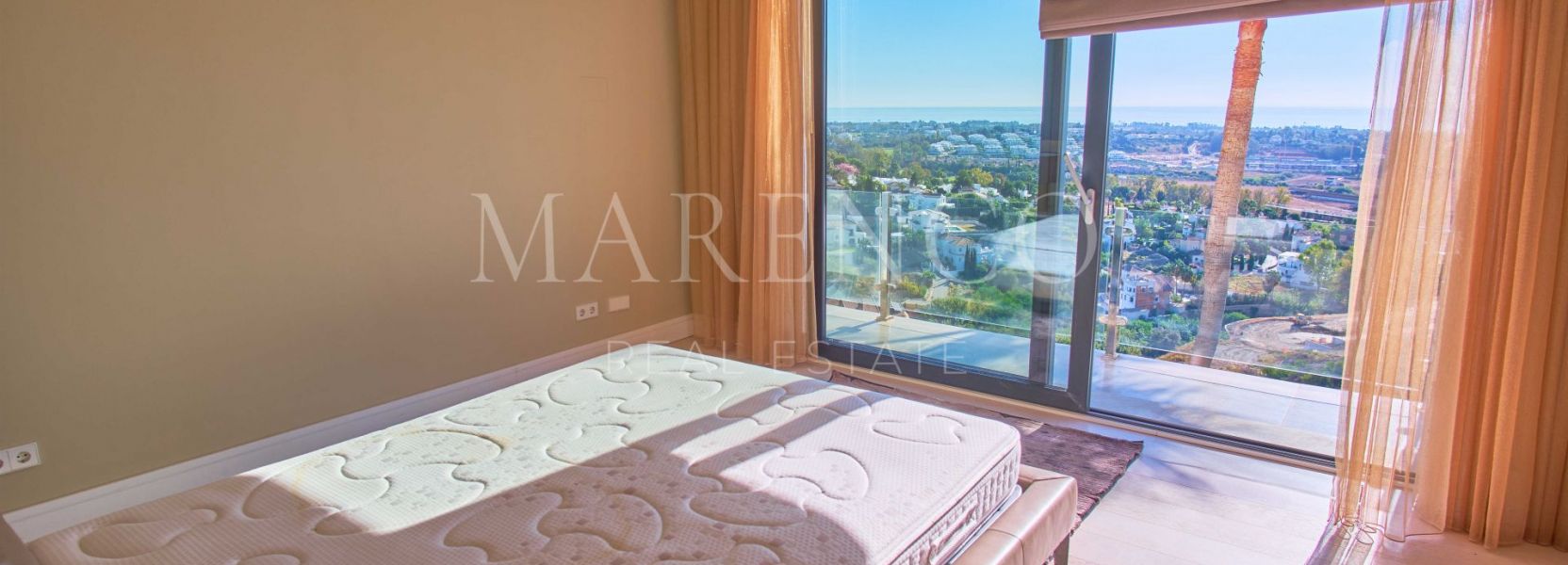 Villa  in Mirador del Paraiso, Benahavis