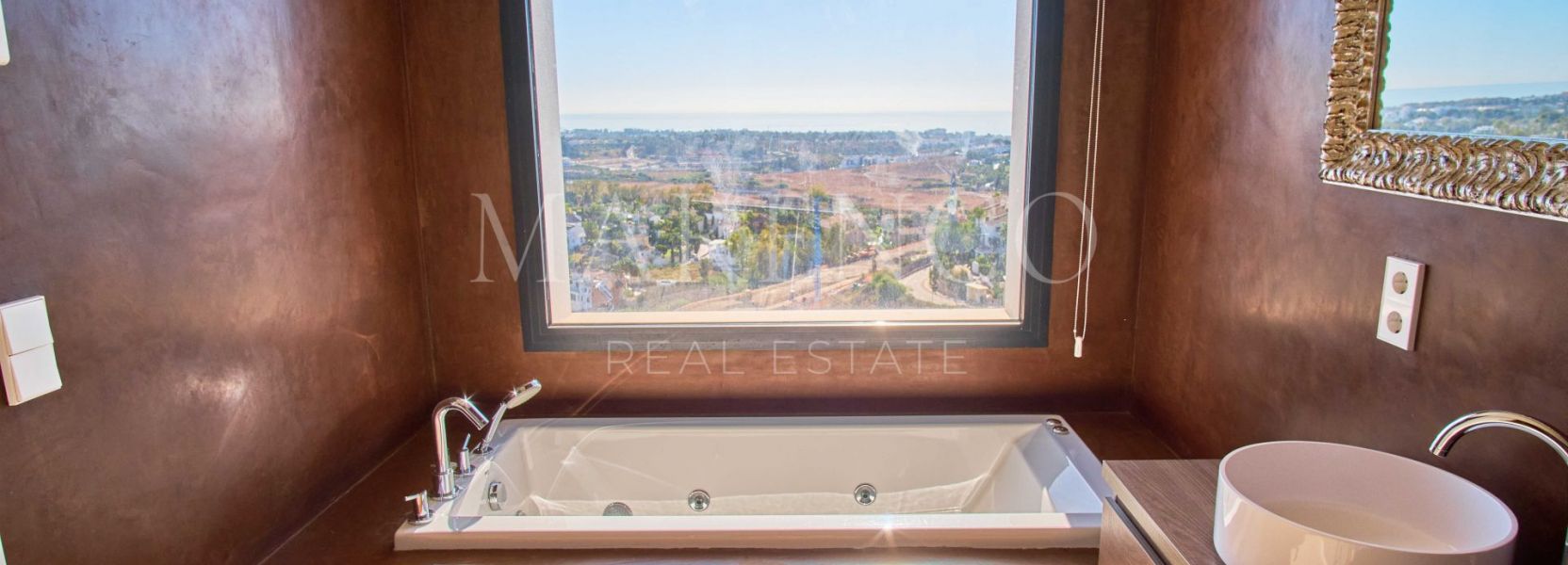 Villa  in Mirador del Paraiso, Benahavis