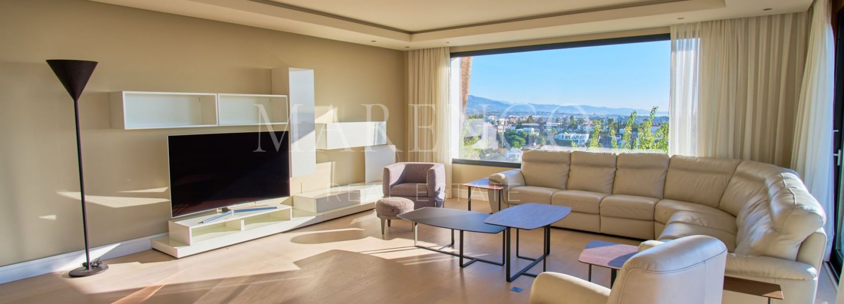 Villa  in Mirador del Paraiso, Benahavis