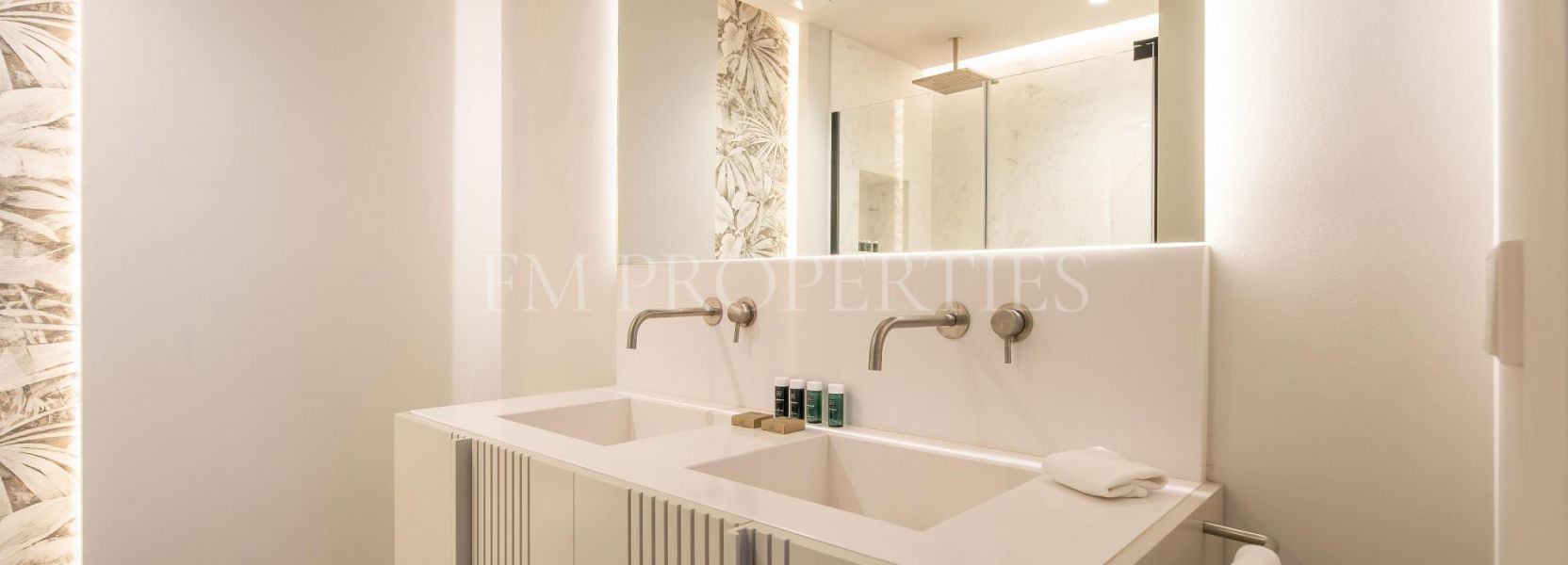 Apartment  in Puente Romano, Marbella Golden Mile, Marbella
