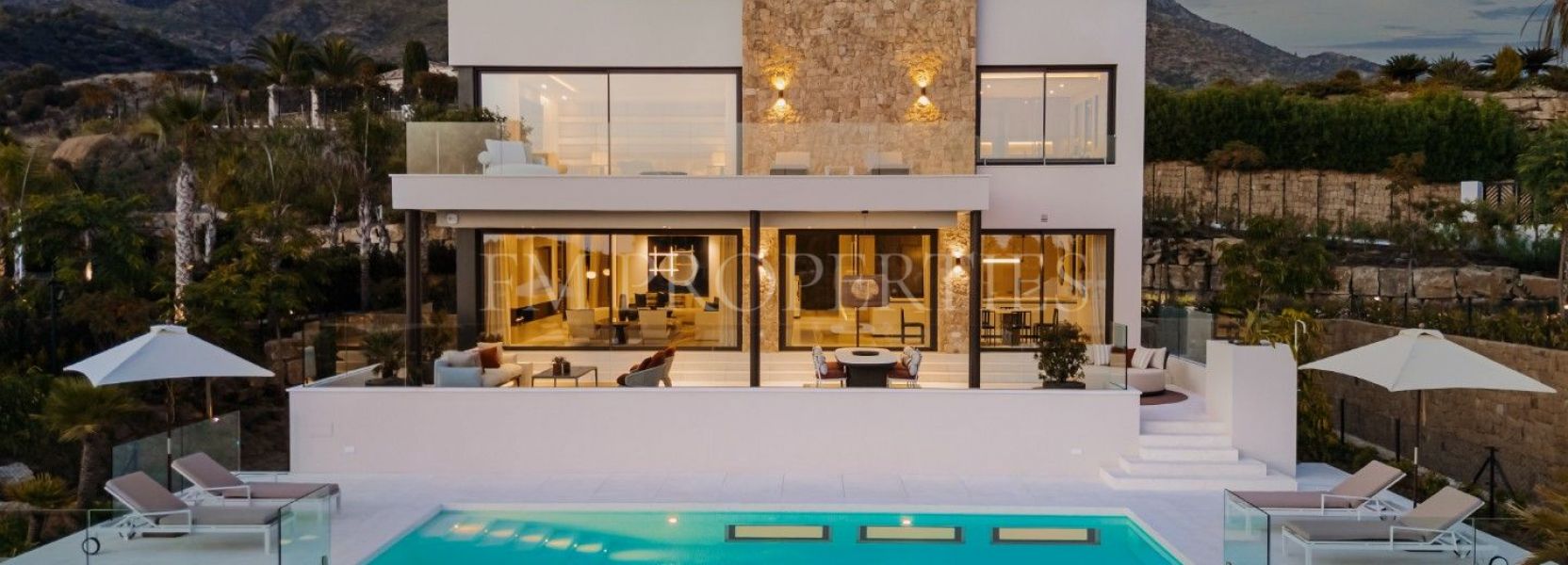 Villa  in Marbella Hill Club, Marbella Golden Mile, Marbella