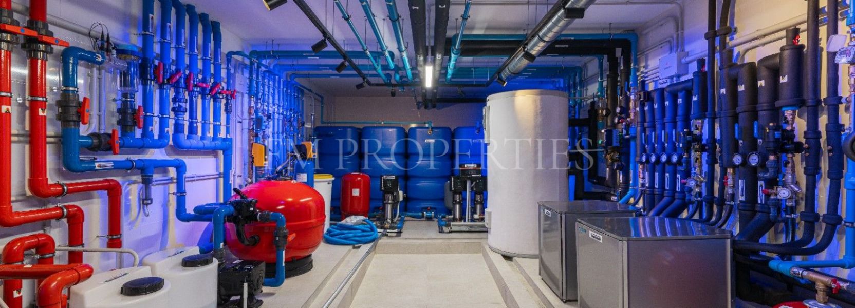 Villa  in Marbella Hill Club, Marbella Golden Mile, Marbella