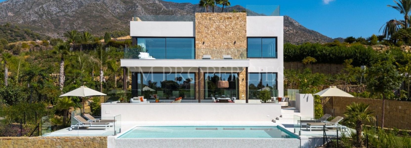 Villa  in Marbella Hill Club, Marbella Golden Mile, Marbella