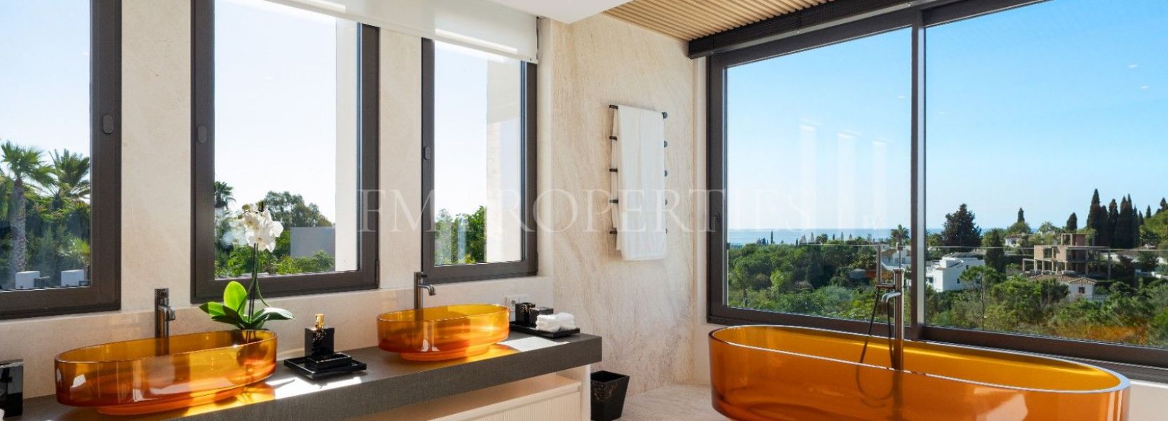 Villa  in Marbella Hill Club, Marbella Golden Mile, Marbella