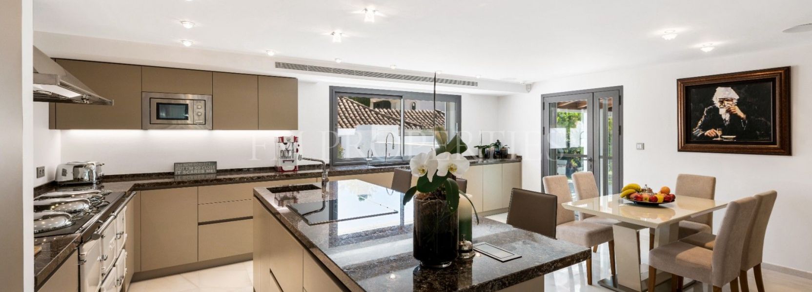 Villa  in La Cerquilla, Nueva Andalucia, Marbella