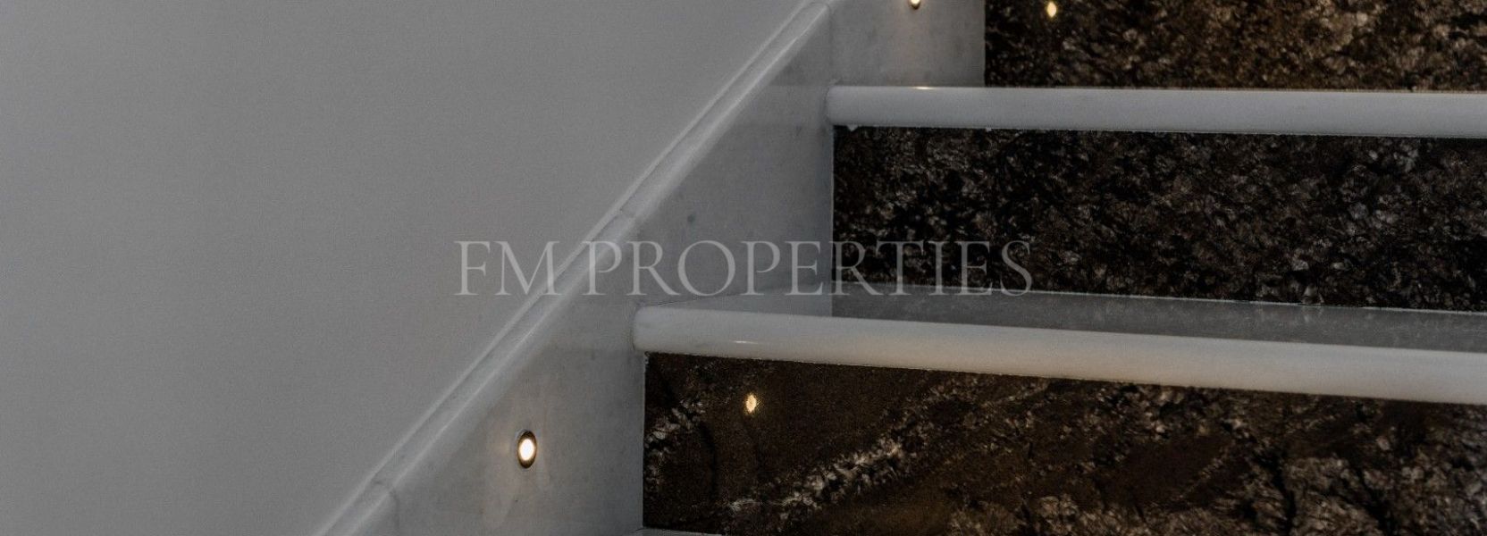 Villa  in La Cerquilla, Nueva Andalucia, Marbella