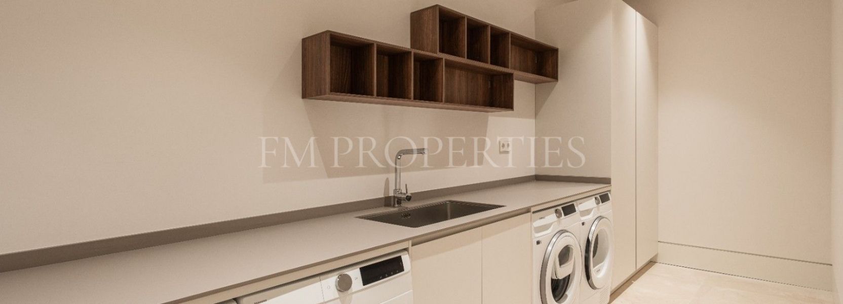 Villa  in Marbella Hill Club, Marbella Golden Mile, Marbella