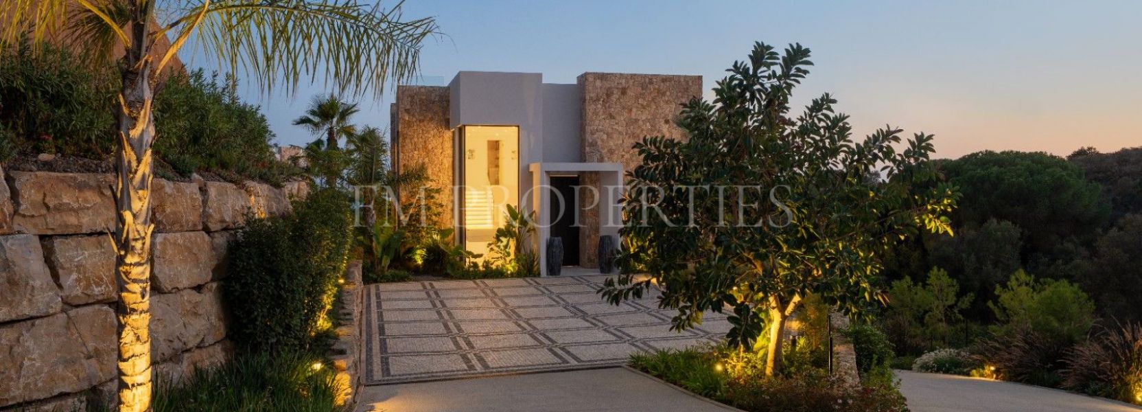 Villa  in Marbella Hill Club, Marbella Golden Mile, Marbella