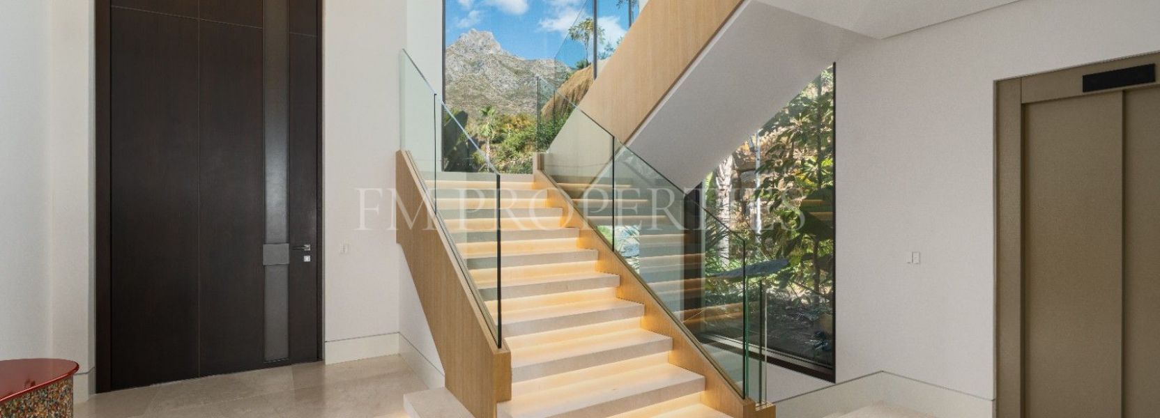 Villa  in Marbella Hill Club, Marbella Golden Mile, Marbella