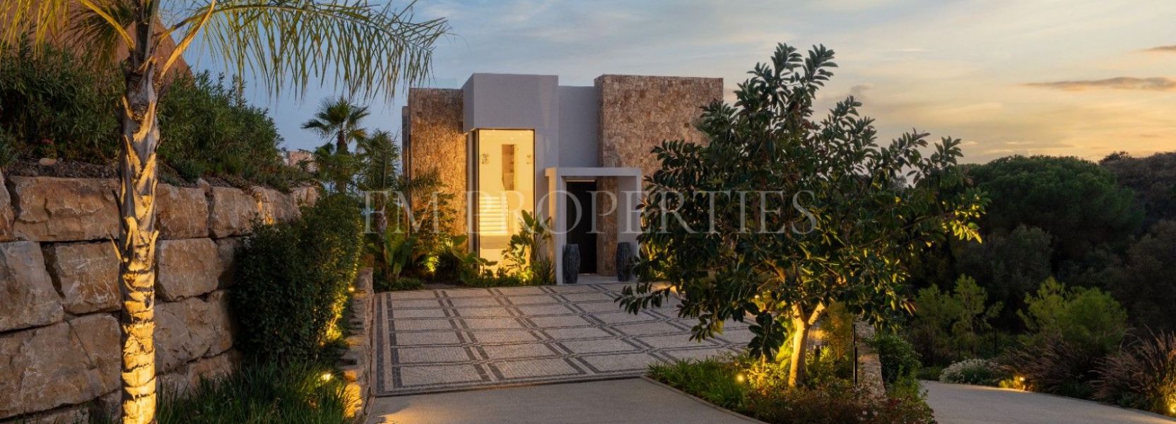 Villa  in Marbella Hill Club, Marbella Golden Mile, Marbella