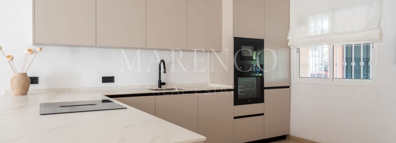 Erdgeschosswohnung  in Pueblo de Las Brisas, Nueva Andalucia, Marbella