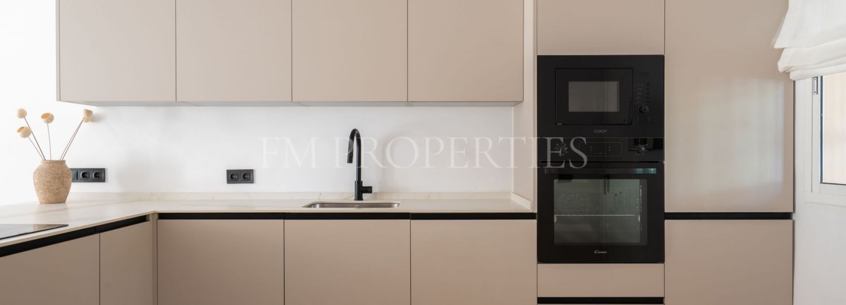 Appartement rez de chaussée  à Pueblo de Las Brisas, Nueva Andalucia, Marbella