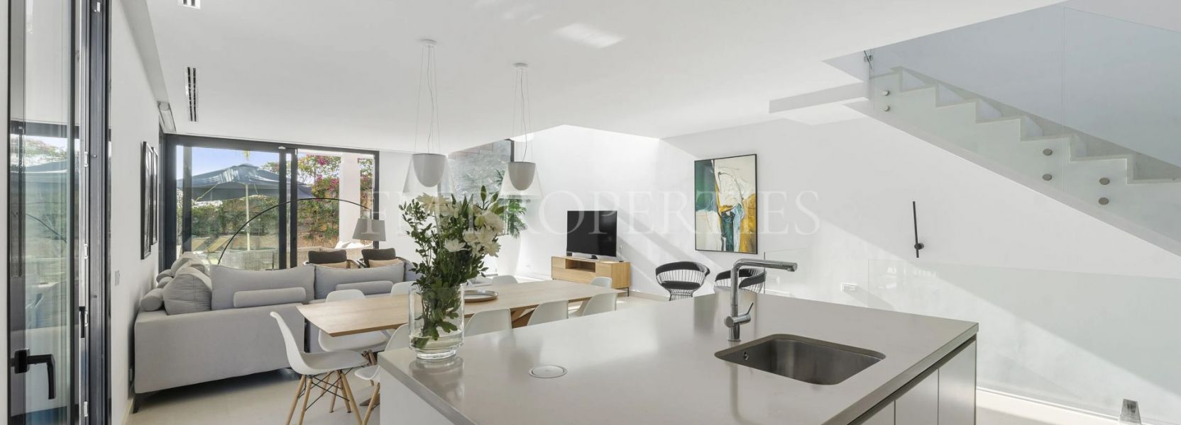 Semi Detached Villa  in Cabopino, Marbella East, Marbella