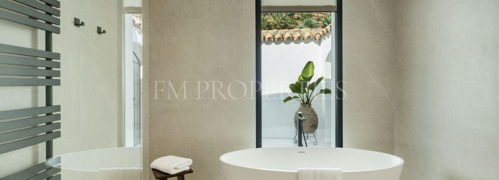 Villa  in El Herrojo, Benahavis