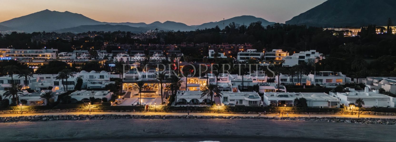 Villa Pareada  en Marbella Golden Mile, Marbella