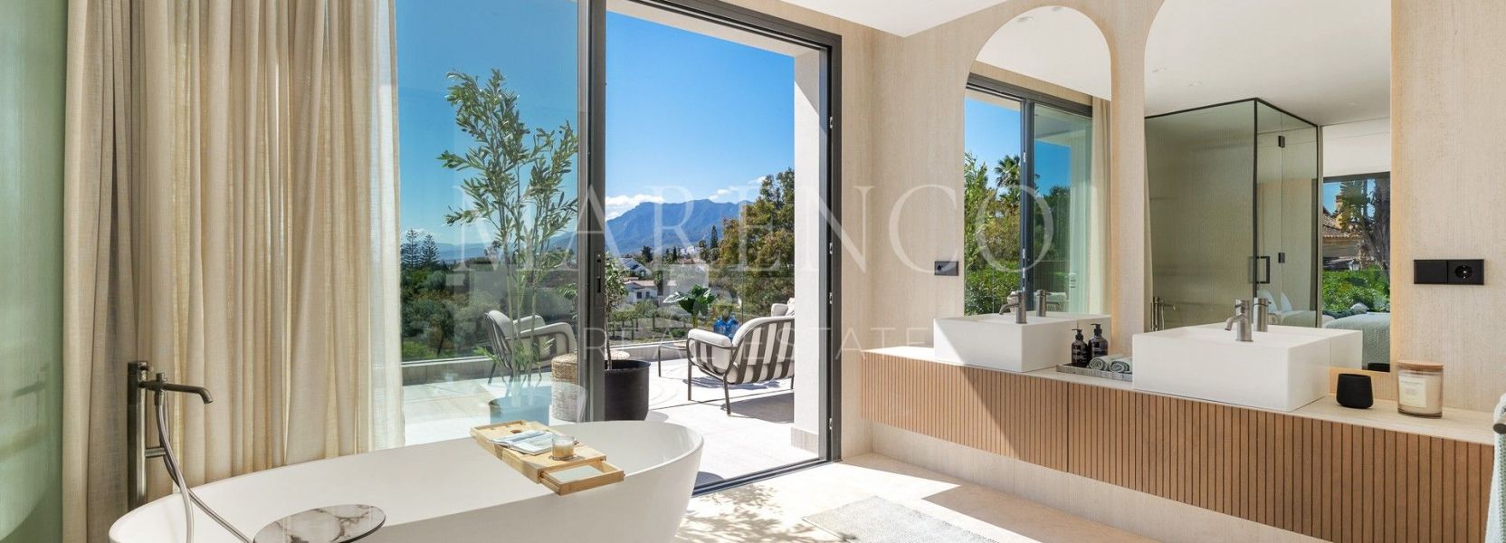 Villa Pareada  en El Rosario, Marbella Este, Marbella