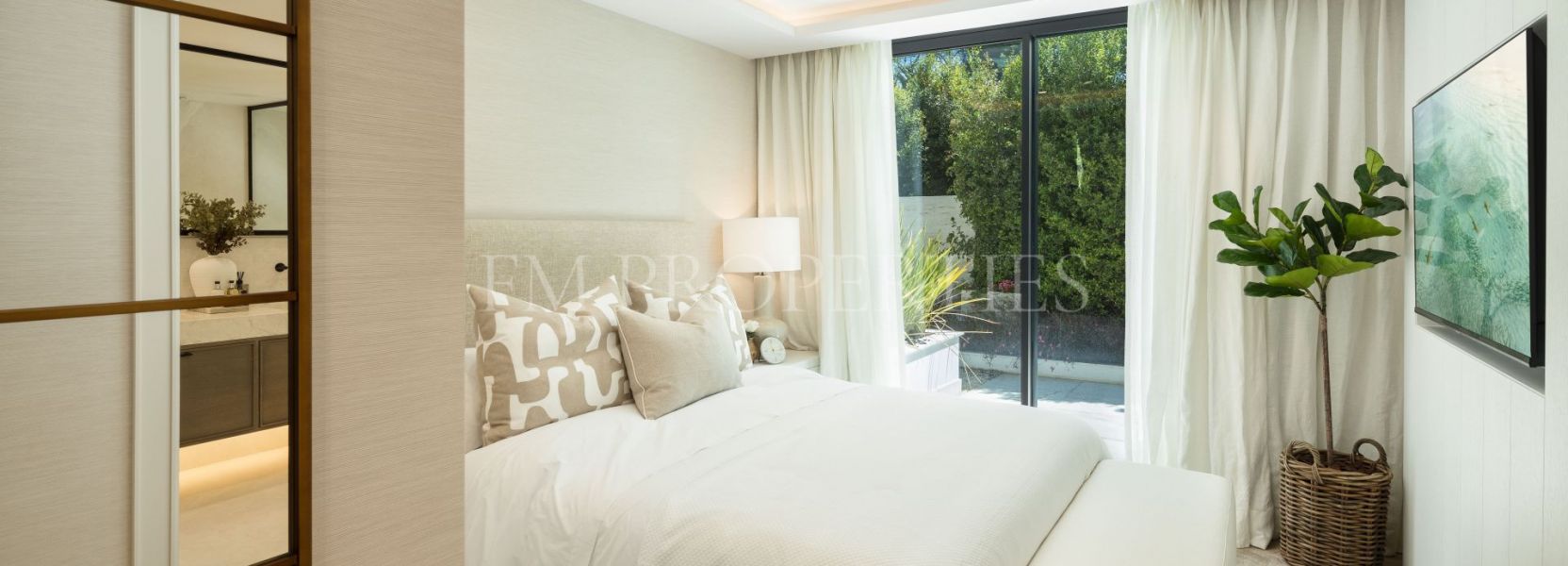 Villa  in Las Brisas, Nueva Andalucia, Marbella