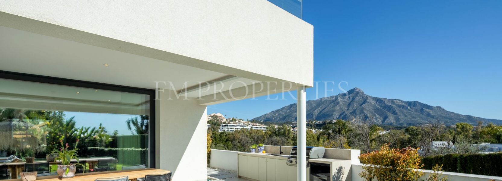 Villa  in La Cerquilla, Nueva Andalucia, Marbella