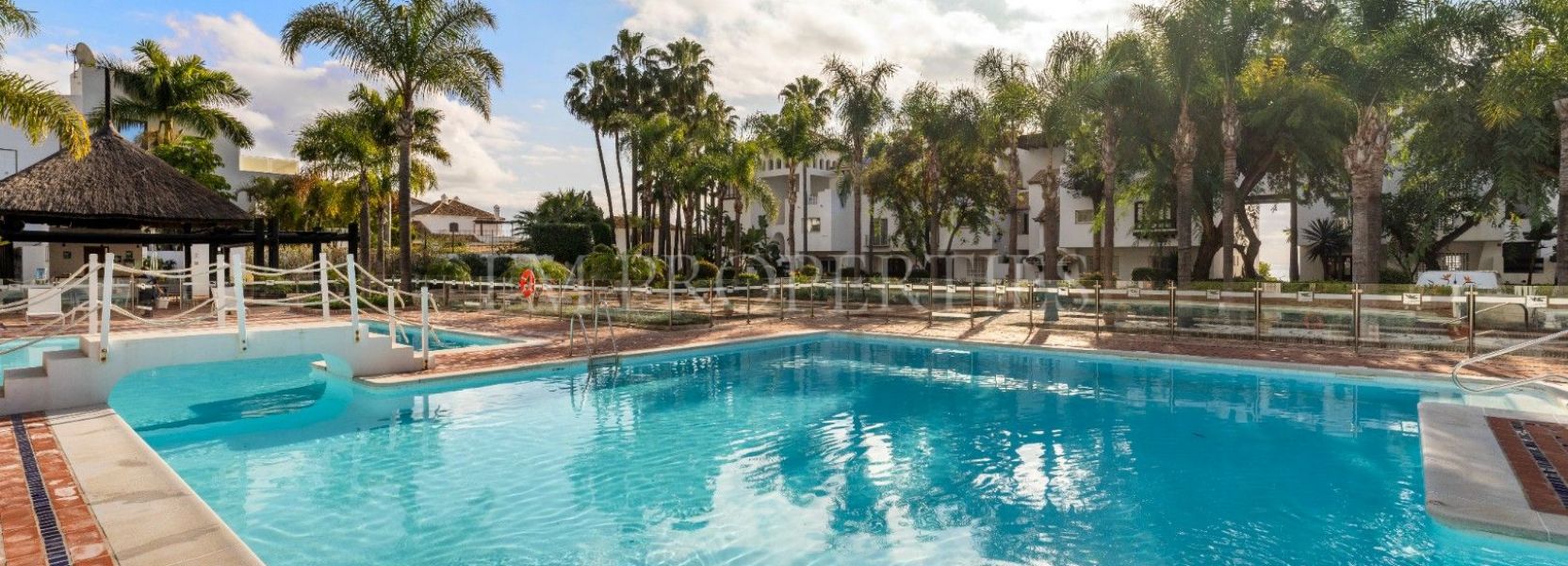 Appartement  in Marina Puente Romano, Marbella Golden Mile, Marbella