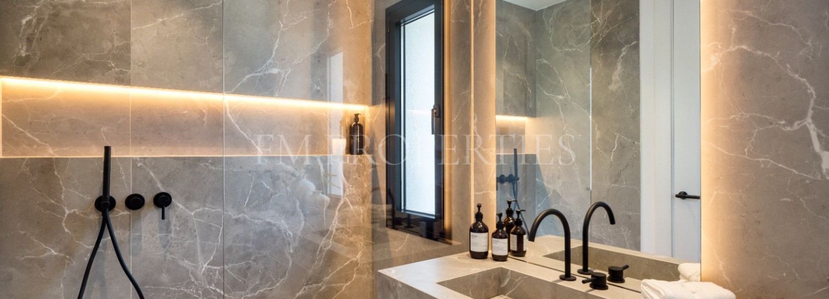 Villa  en Los Arqueros, Benahavis