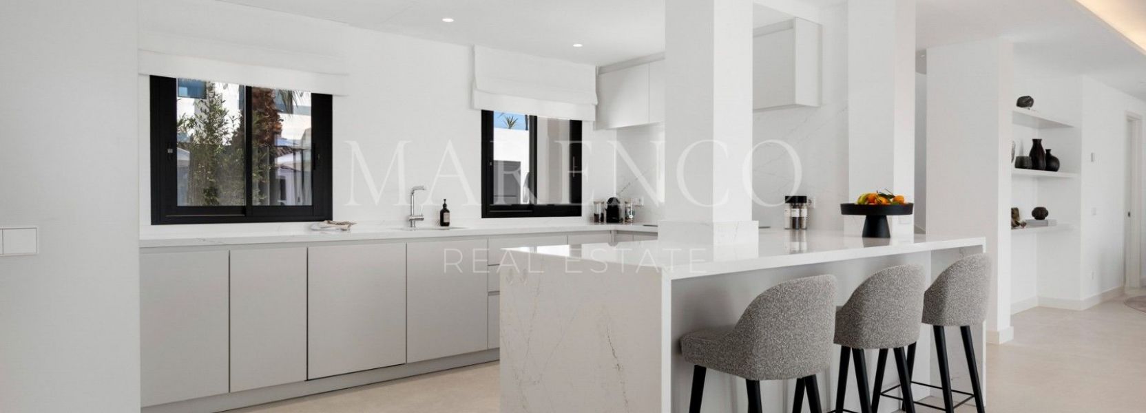 Villa  in El Rosario, Marbella East, Marbella