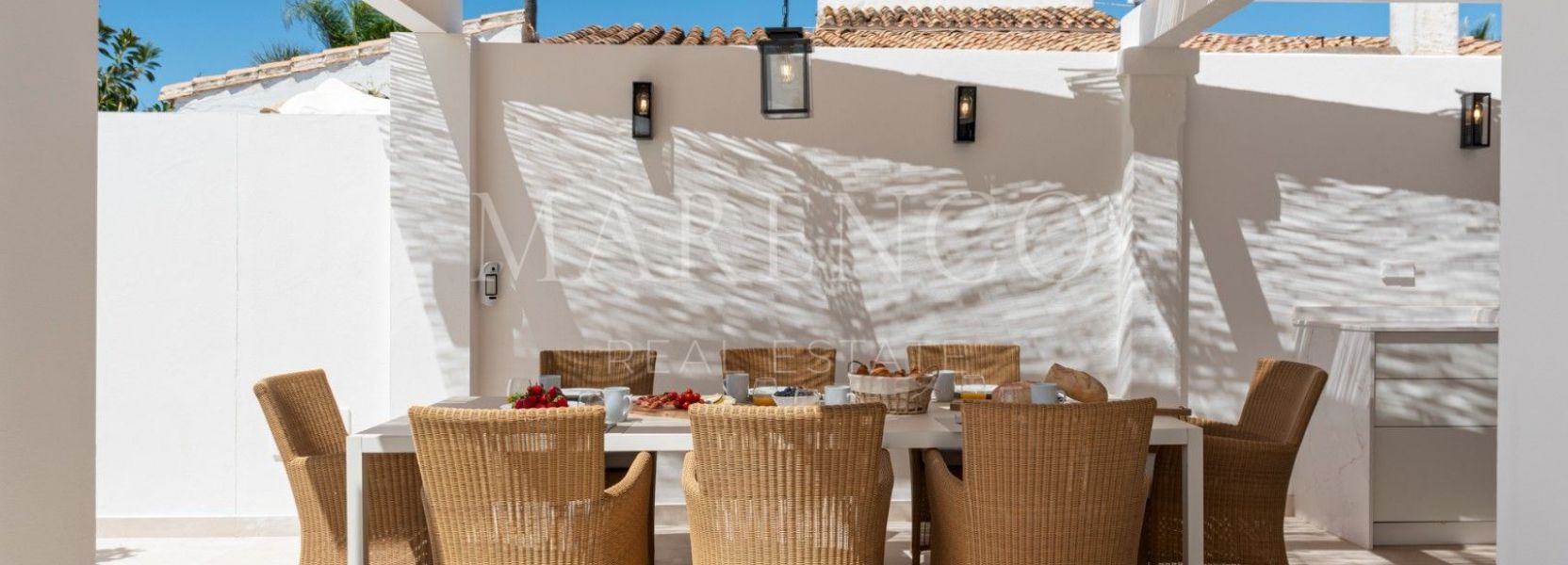 Villa  in El Rosario, Marbella East, Marbella