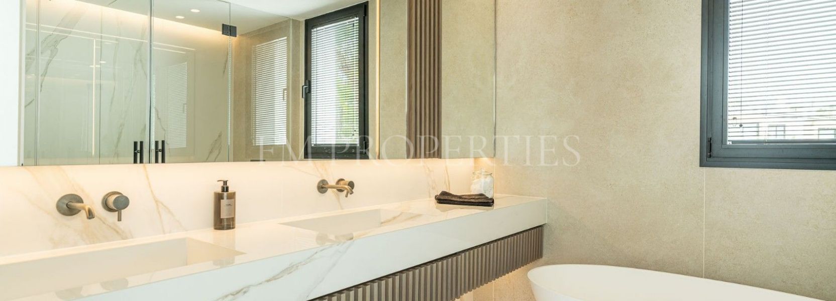 Villa  in Supermanzana H, Nueva Andalucia, Marbella